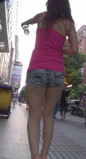 热裤美腿小妹真性感