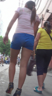 高跟热裤长腿小妹