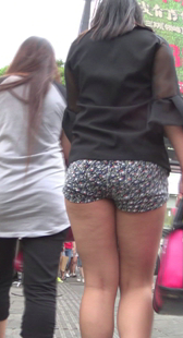 超短热裤美腿少妇