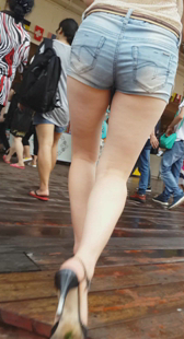 高跟长腿配牛仔热裤我喜欢