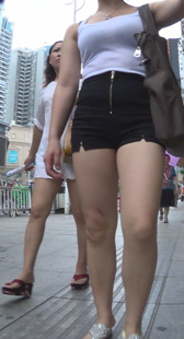 超丰满黑色紧牛热裤少妇