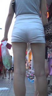 白紧热裤长腿小少妇