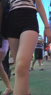 街拍大屁股少妇三角区