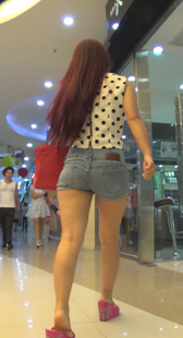 商场牛仔包臀热裤