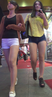 街拍两热裤小少妇