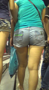 街拍重口味牛仔热裤少妇视频