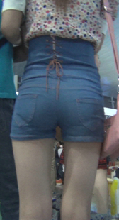 细腰勒沟包臀紧牛少女