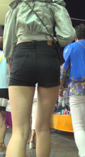 重口味黑紧牛仔热裤少妇