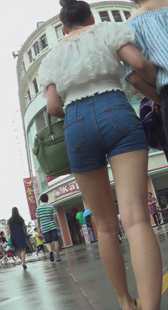 长腿超紧热裤少妇