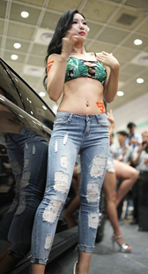 紧身包臀牛仔长腿模特