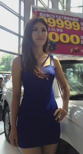 美女模特臀部开发的很性感