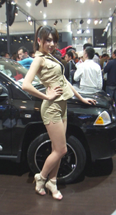 超紧热裤小模特