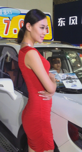 红色短群高跟模特