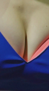 胸部都要挤出来了