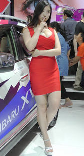 紧身红裙包臀胸器美模特