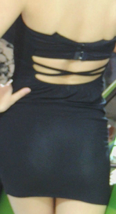 露背超紧包臀模特