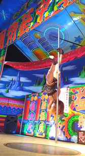 倒勾黑色内裤外露真性感