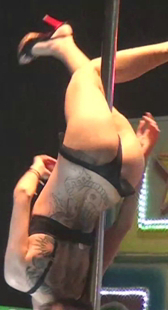 性感丁裤裤纹身辣妹旋转倒立