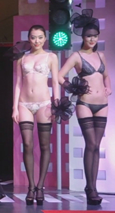 内衣秀如此透明