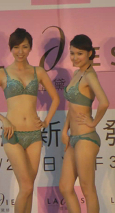 内裤太透明还得加丁字裤