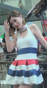 美女笑得如此甜