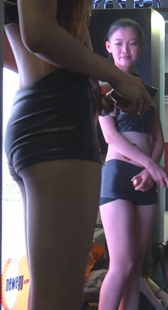 超紧包臀热裤美女