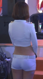 宽臀紧身热裤OL