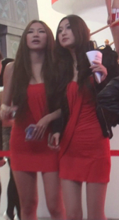 两个游戏展美女