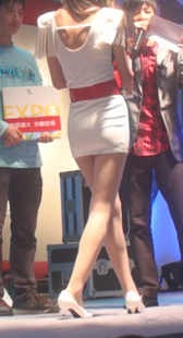 这走路夹这么紧