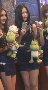 美女一个接一个