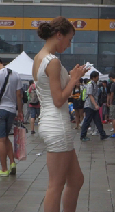 超短白裙包臀模特