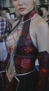 丰满胸器个性服装