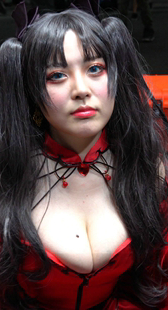 性感红火胸器模特