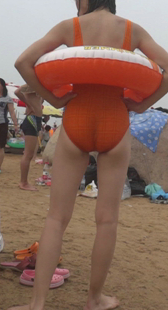 泳装勒得这么紧不难受吗