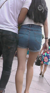 细腰长腿小宽臀美少女