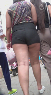 超重口味热裤大妈巨大臀