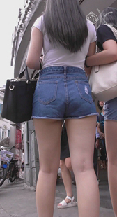 美腿牛仔热裤小宽臀