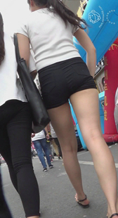 美腿黑紧臀小少妇