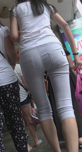 紧臀布裤一看就知道战斗力强