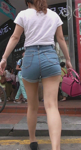 细腰翘臀牛仔裤小妹