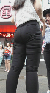 漂亮丰满紧黑裤MM