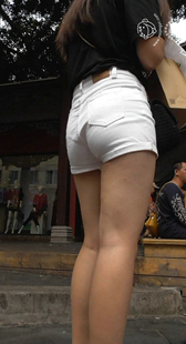 丰满彪悍白热裤