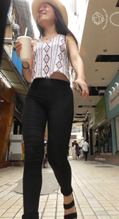 紧黑裤少妇大宽臀