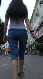 婀娜的熟女牛仔