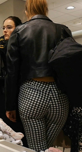 条纹黑布裤丰臀少妇