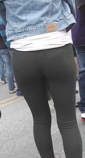 街拍大屁股紧裤