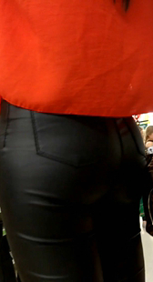 紧身皮裤包臀小少妇