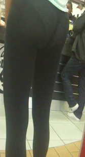 商场黑裤小少妇