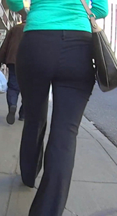 街拍长腿包臀黑紧裤