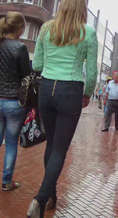 大长腿黑紧裤少妇